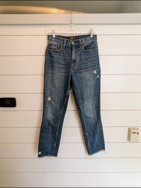 Abercrombie & Fitch Mom Jeans High Rise Size 26 / 0 Raw Hem Medium Wash